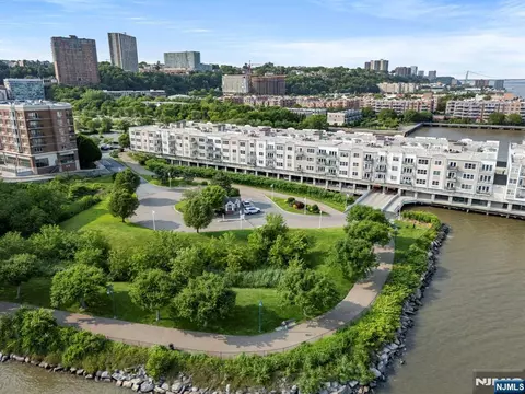 108 The Promenade #108, Edgewater, NJ 07020