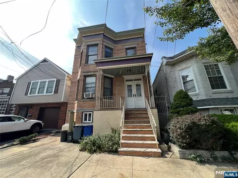 329 Centre Ave, Secaucus, NJ 07094