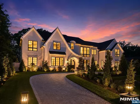 90 Essex Dr, Tenafly, NJ 07670