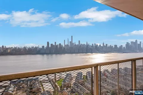 6600 Boulevard E #16B, West New York, NJ 07093
