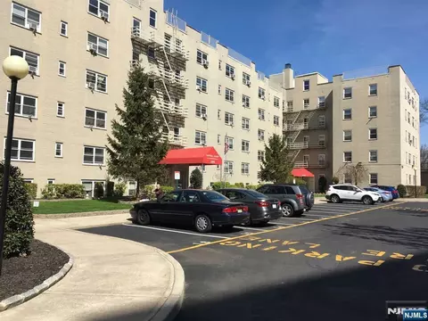 2195 N Central Rd #3E, Fort Lee, NJ 07024