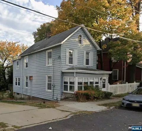 315 8th St, Carlstadt, NJ 07072