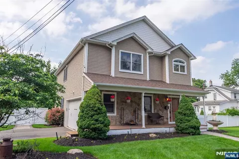 4 Kingsberry Ave, Westwood, NJ 07675