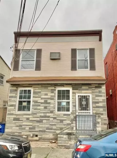 214 William St, Harrison, NJ 07029