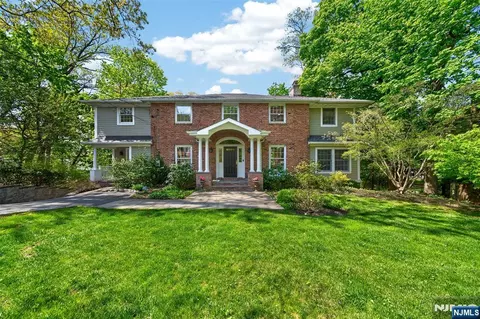 154 Unadilla Rd, Ridgewood, NJ 07450