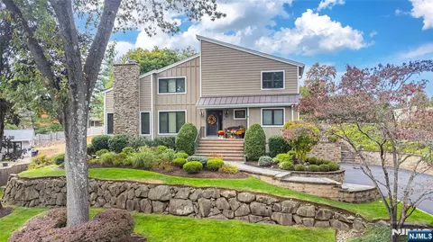 3 Harding Ave, North Caldwell, NJ 07006