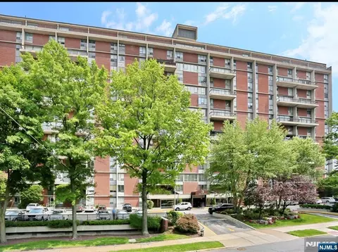 2 Horizon Rd #G-2, Fort Lee, NJ 07024