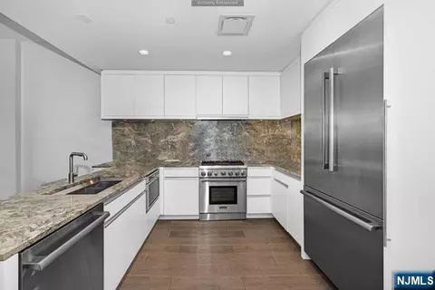 320 Adolphus Ave #806, Cliffside Park, NJ 07010