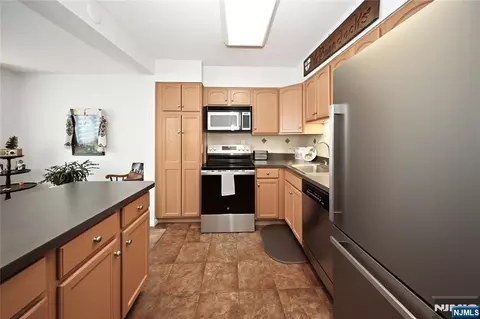 151 Prospect Ave #16D, Hackensack, NJ 07601 photo 4