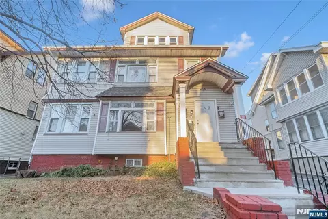 107 Huntington Ter, Newark, NJ 07112