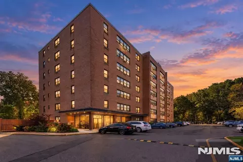 2348 Linwood Ave #1K, Fort Lee, NJ 07024