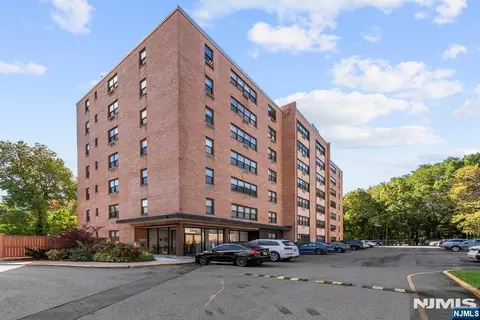 2348 Linwood Ave #1K, Fort Lee, NJ 07024