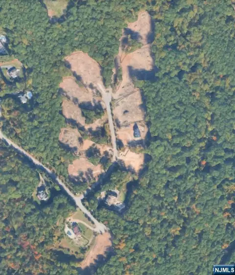 8 Bristol Ridge Rd, Boonton Township, NJ 07005