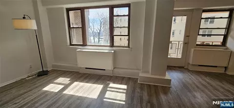 8800 Boulevard E #4B, North Bergen, NJ 07047