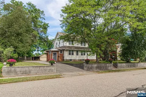 10 Tilley Ave, Pompton Plains, NJ 07444