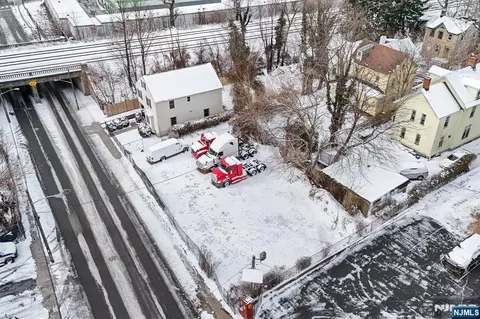 27 Oakwood Ave, Orange, NJ 07050