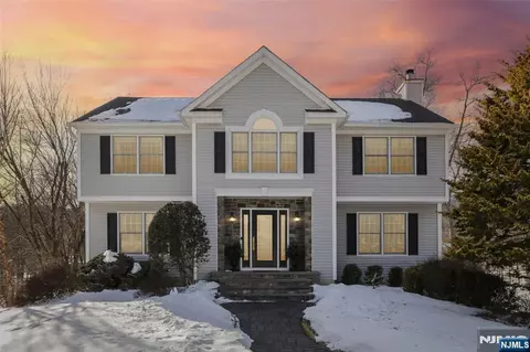 130 Tamboer Dr, North Haledon, NJ 07508