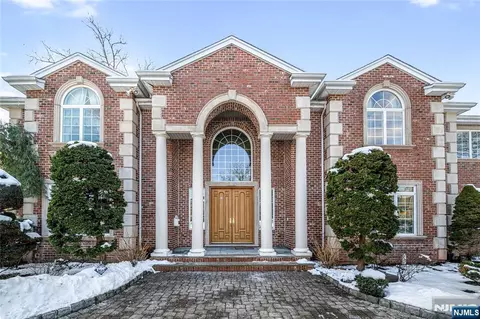21 Priscilla Ln, Englewood Cliffs, NJ 07632