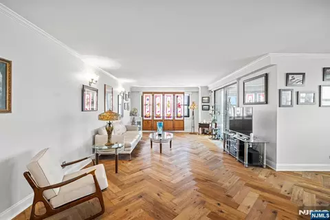 7855 Boulevard E #6A, North Bergen, NJ 07047