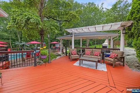 Exterior - 19 Elm St, Haskell, NJ 07420 photo 2 of 5