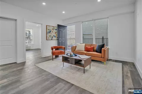521 10th St #B1, Union City, NJ 07087