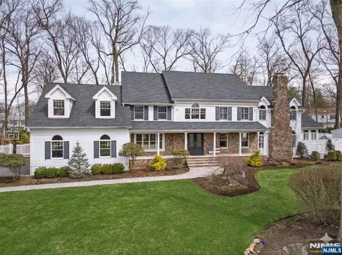 381 Lawrence Ct, Wyckoff, NJ 07481
