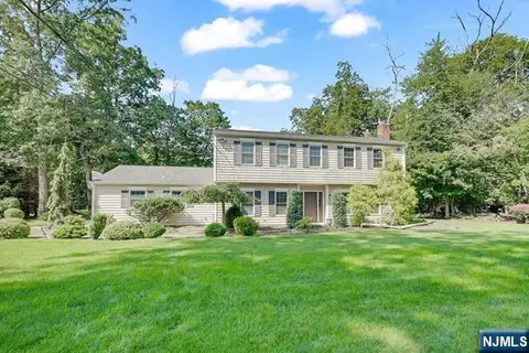 100 Lake St, Saddle River, NJ 07458