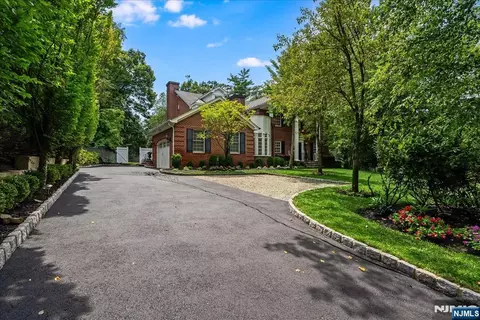 294 Oakwood Rd, Englewood, NJ 07631