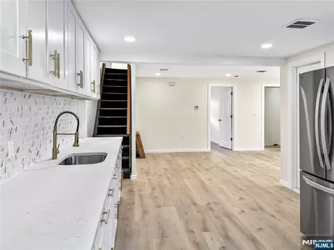 585 Mcchesney St, Orange, NJ 07050