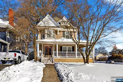 258 Clinton Pl, Hackensack, NJ 07601