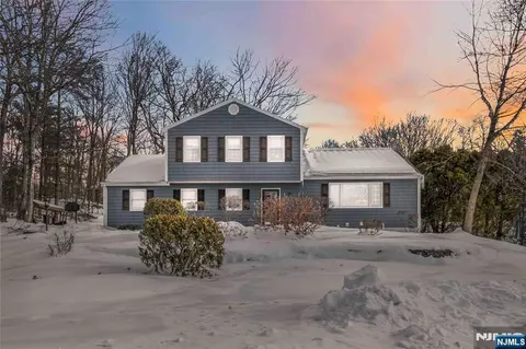 53 Sweetman Ln, West Milford, NJ 07480