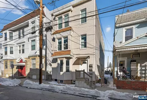 229 Patterson St, Harrison, NJ 07029