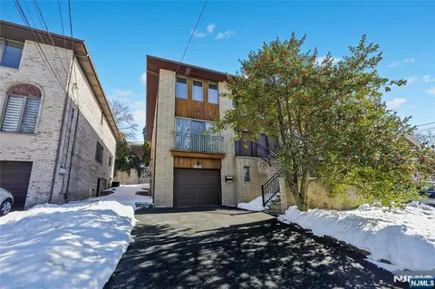 1496 15th St, Fort Lee, NJ 07024
