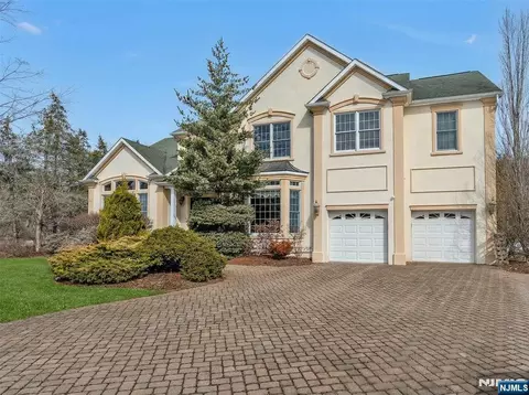 304 Blauvelt Ct, Paramus, NJ 07652 photo 1