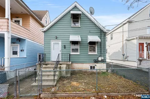 16 Loretta St, Clifton, NJ 07011