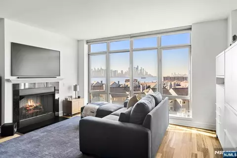 8100 River Rd #716, North Bergen, NJ 07047