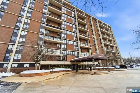 2 Horizon Rd #1205, Fort Lee, NJ 07024
