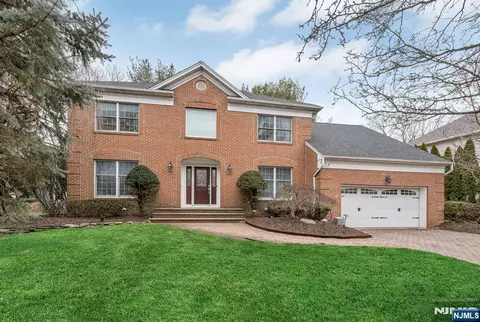 3 Stonewall Ct, Woodcliff Lake, NJ 07677