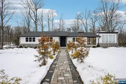 56 Pinehill Dr, Saddle River, NJ 07458