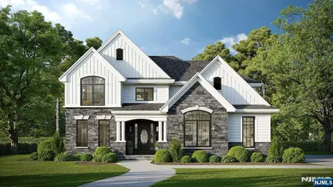 9 Davon Ln, Hamburg, NJ 07419