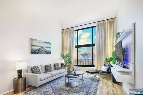 518 Gregory Ave #A318, Weehawken, NJ 07086