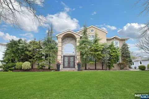 38 Geraldine Rd, Englewood Cliffs, NJ 07632