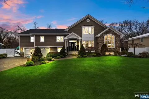 461 Arthur Ter, Paramus, NJ 07652