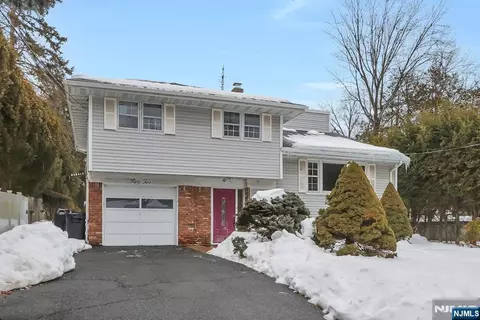 52 Deer Trail Rd, Hillsdale, NJ 07642
