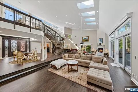Living - 93 Jackson Dr, Cresskill, NJ 07626 photo 3 of 3