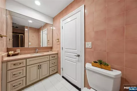 Bath - 93 Jackson Dr, Cresskill, NJ 07626 photo 6 of 6
