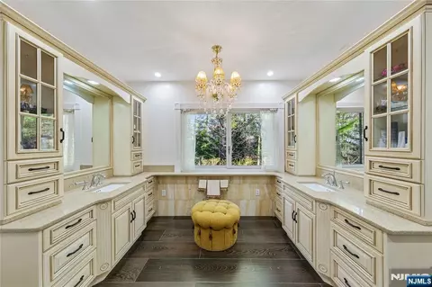 Bath - 93 Jackson Dr, Cresskill, NJ 07626 photo 2 of 6