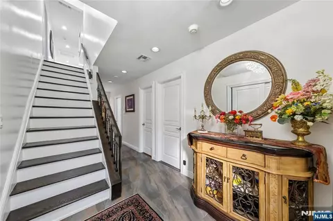 Entry Way - 93 Jackson Dr, Cresskill, NJ 07626 photo 4 of 6