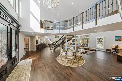 Entry Way - 93 Jackson Dr, Cresskill, NJ 07626 photo 2 of 6