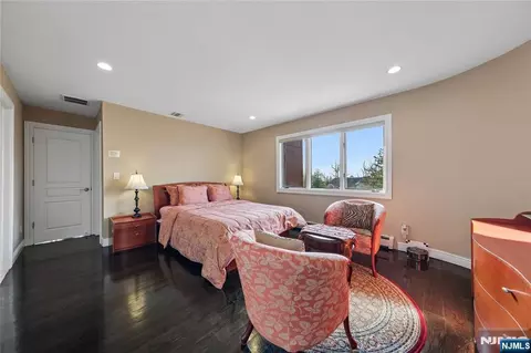Bedroom - 93 Jackson Dr, Cresskill, NJ 07626 photo 4 of 4